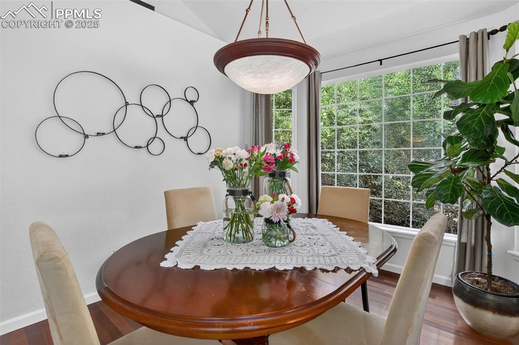 Image 6 of 45: Dining Area