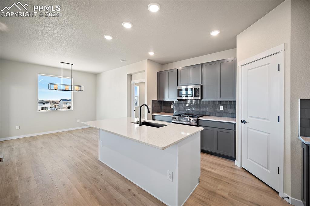 Image 16 of 34: Kitchen