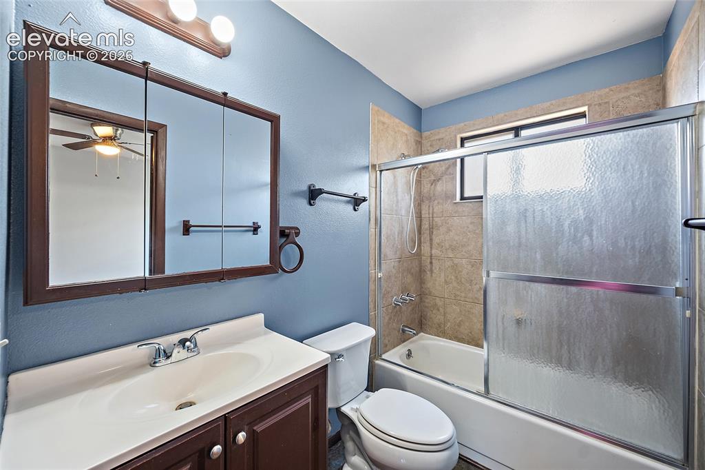 Image 14 of 37: Upper level bathroom.