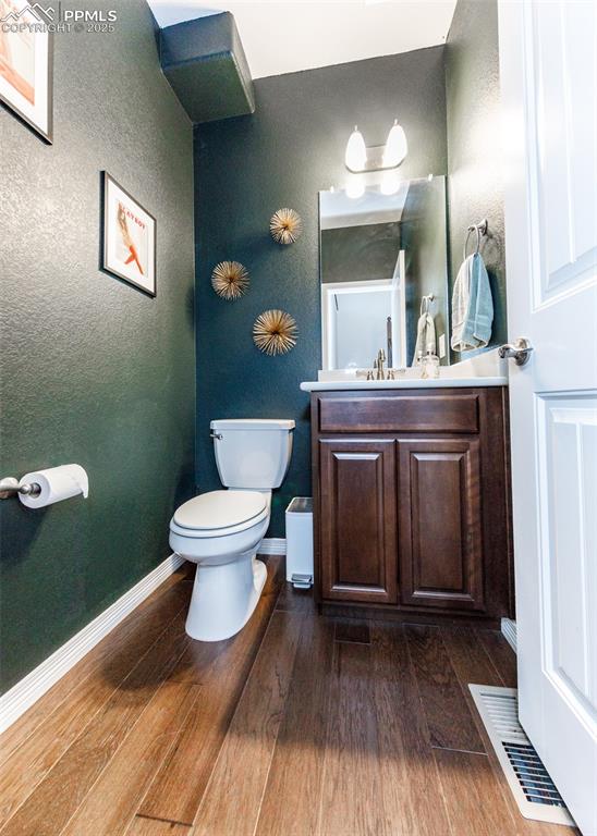 Image 17 of 43: Half bath on Main level.