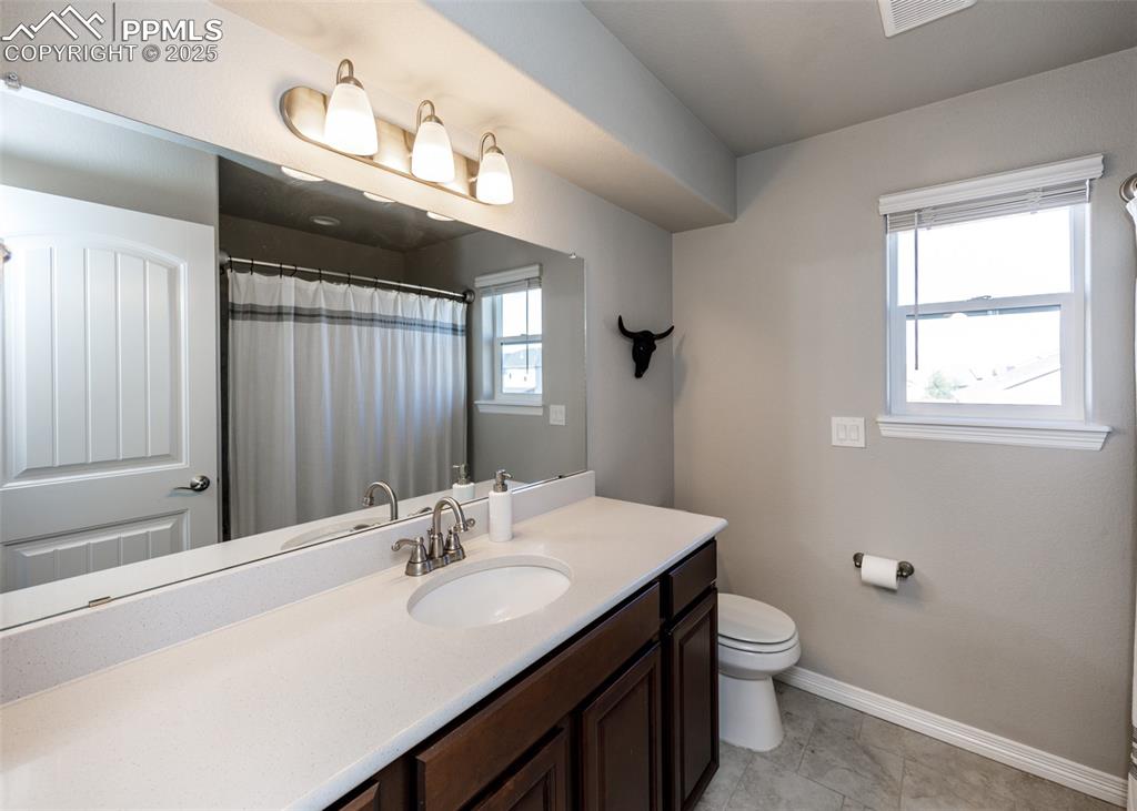 Image 28 of 43: Bathroom