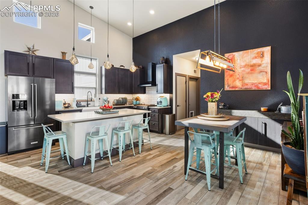 Image 10 of 39: Kitchen