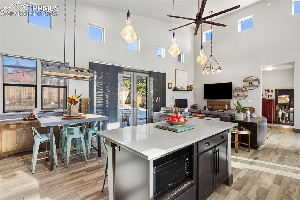 Image 13 of 39: Kitchen