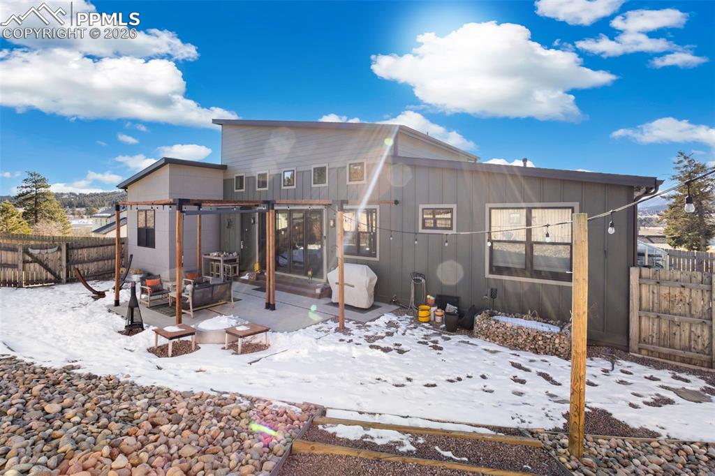 Image 25 of 39: Back of Structure