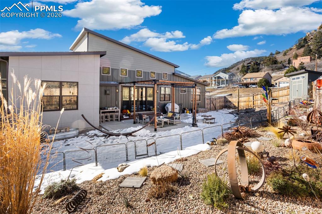 Image 26 of 39: Back of Structure