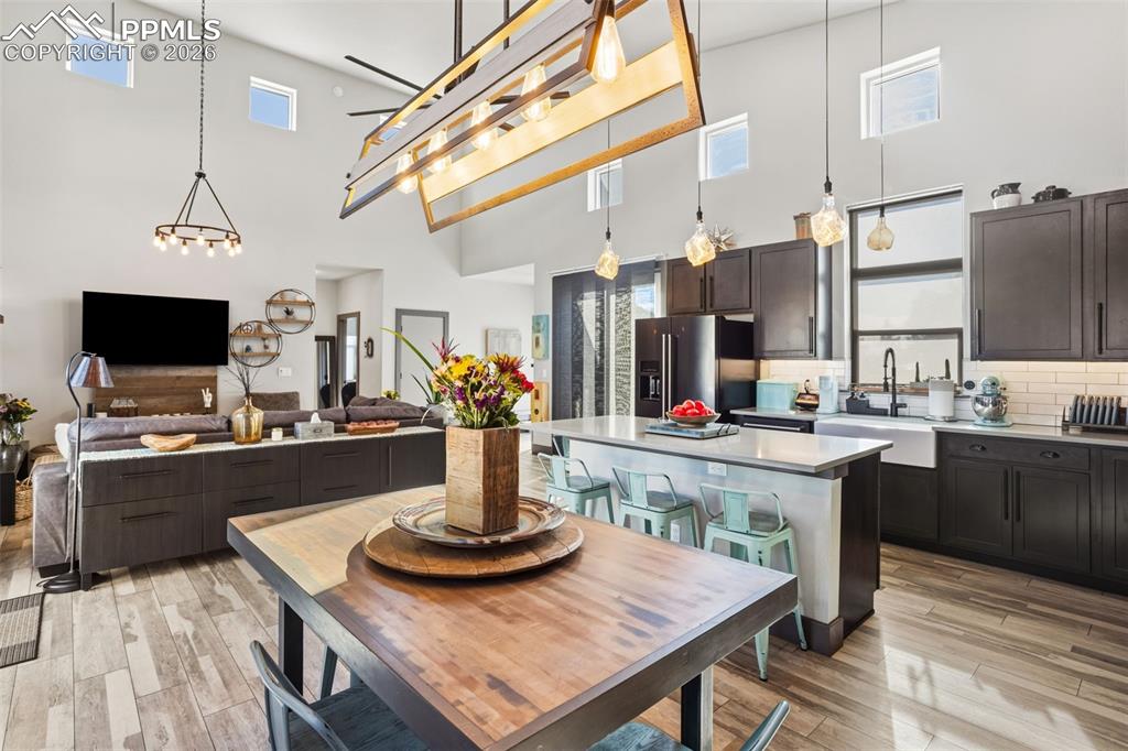 Image 9 of 39: Kitchen