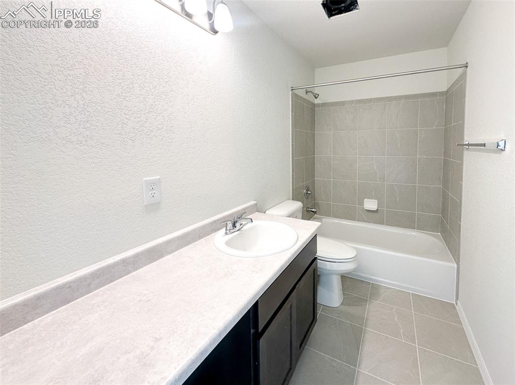 Image 30 of 36: Bathroom