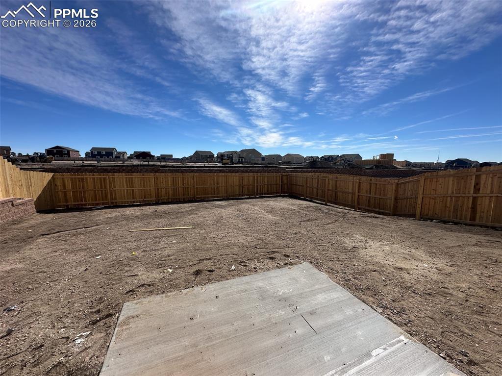 Image 34 of 36: Yard