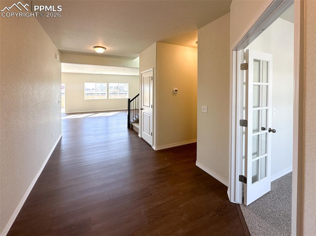 Image 7 of 36: Entrance Foyer