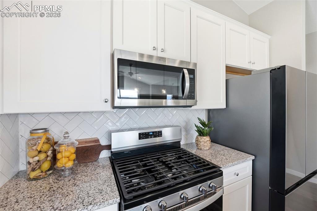 Image 12 of 45: Kitchen