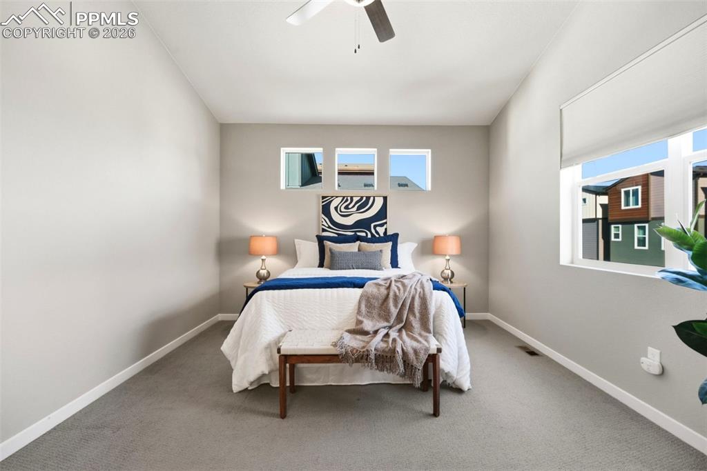 Image 14 of 45: Bedroom