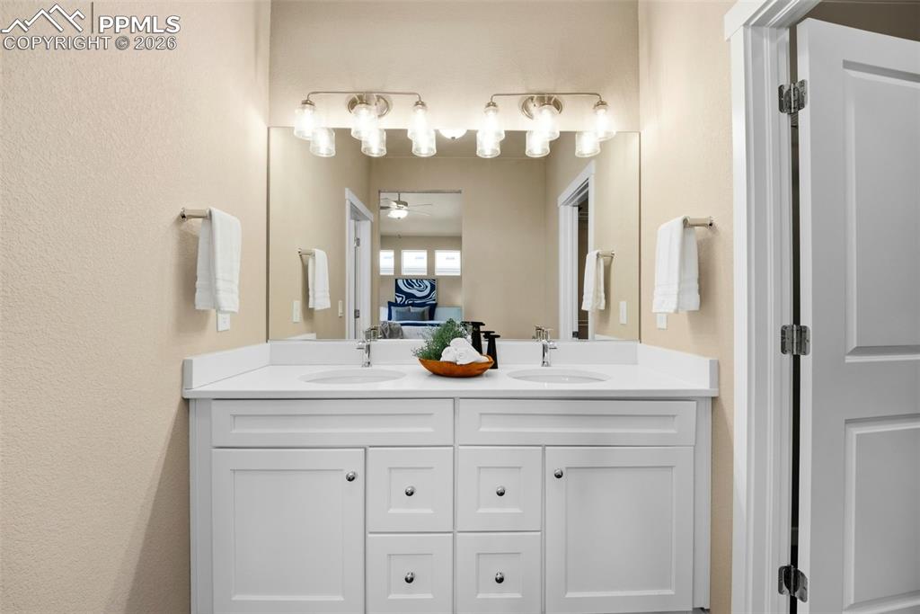 Image 16 of 45: Bathroom