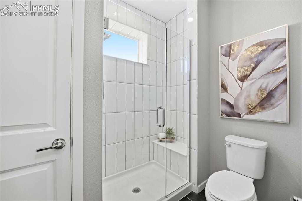 Image 17 of 45: Bathroom