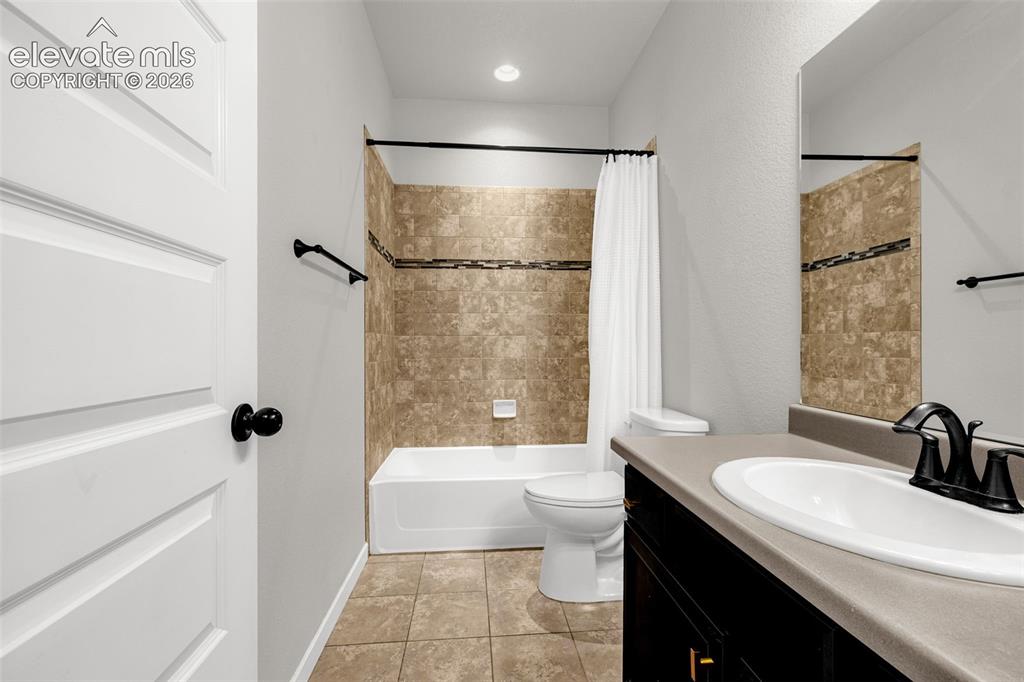 Image 16 of 29: Bathroom