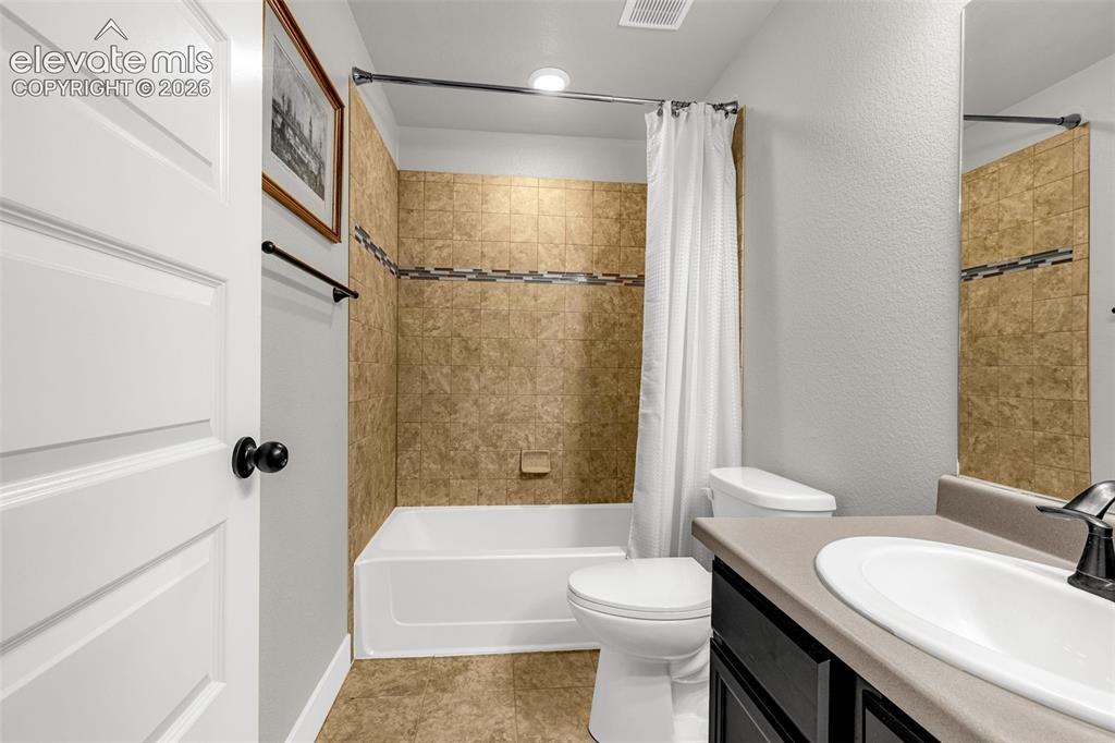Image 22 of 29: Bathroom