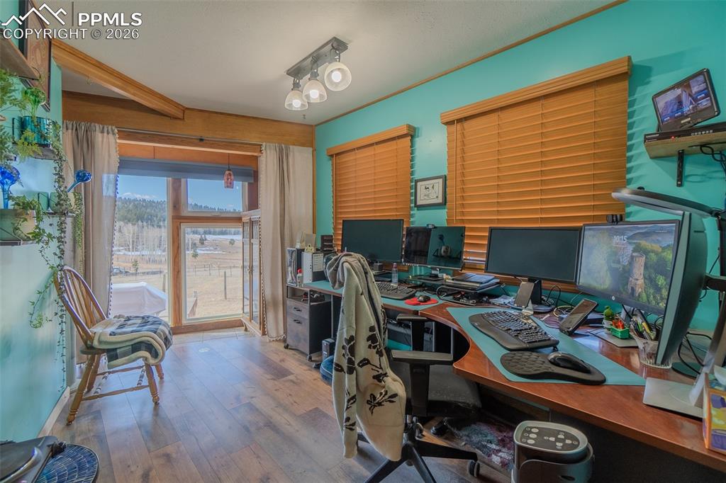 Image 16 of 49: Office