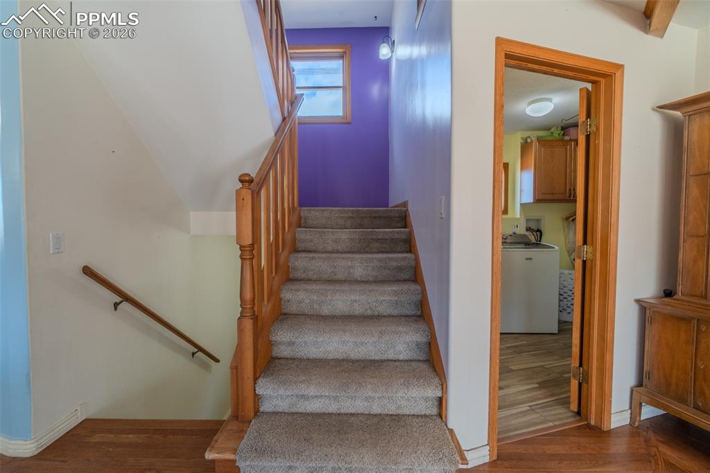 Image 19 of 49: Hallway