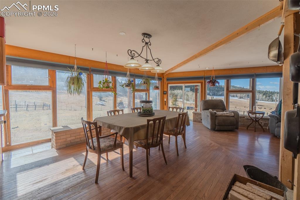 Image 6 of 49: Dining Area