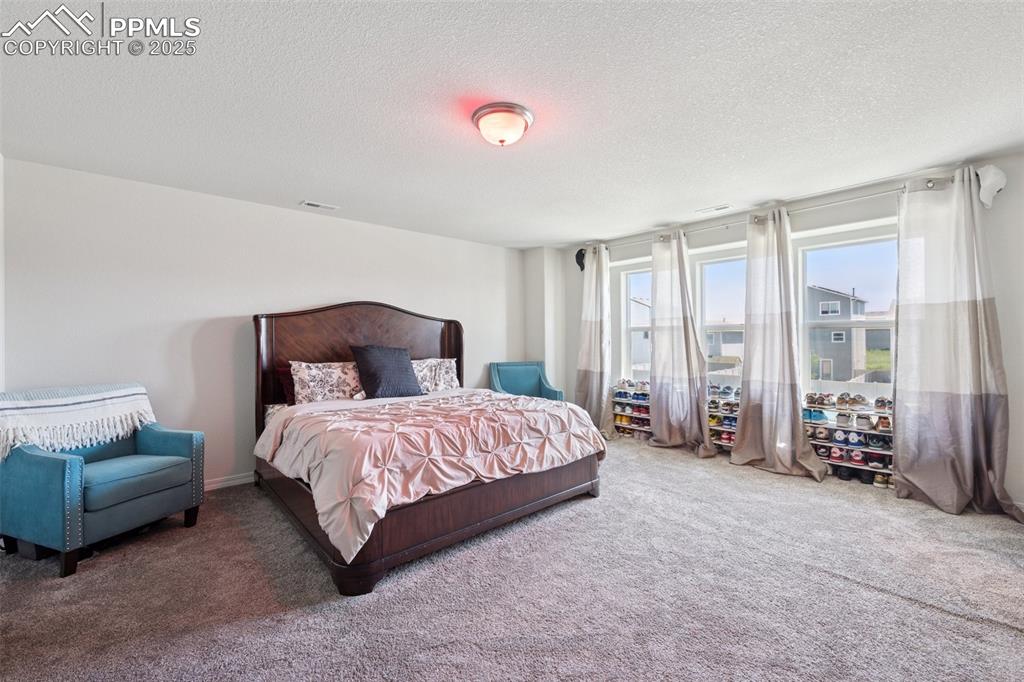 Image 15 of 29: Bedroom