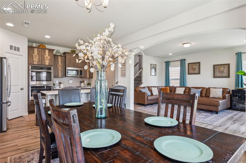 Image 4 of 29: Dining Area