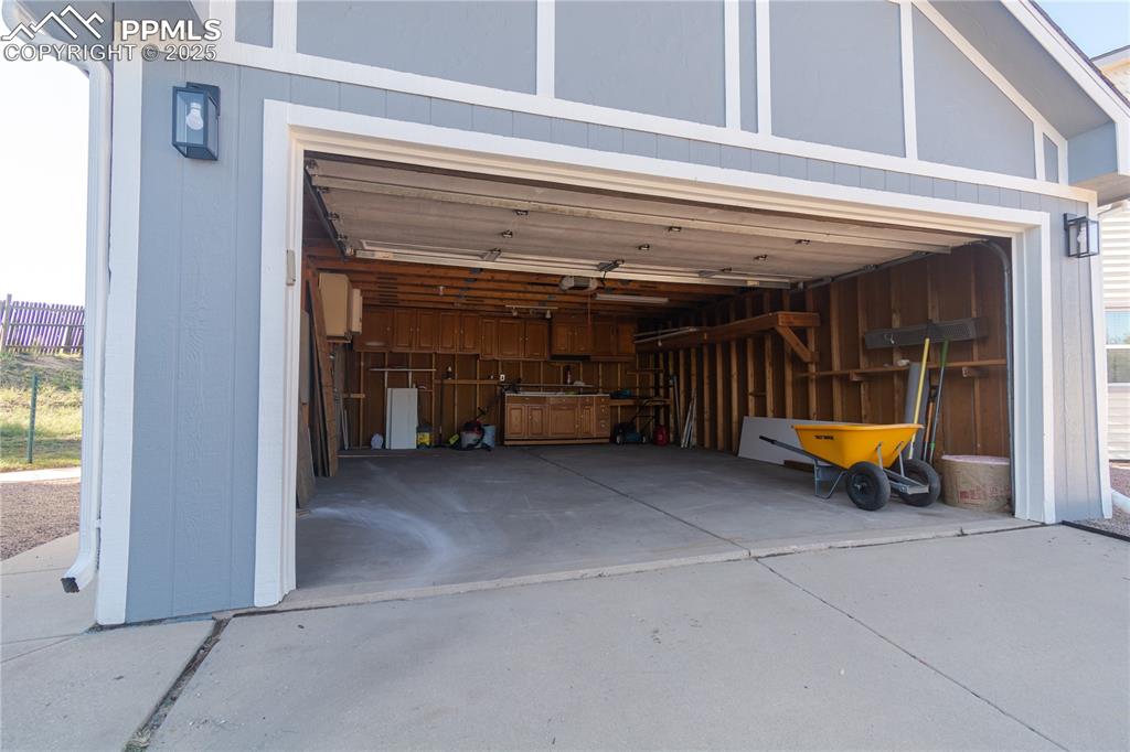 Image 5 of 37: View of garage