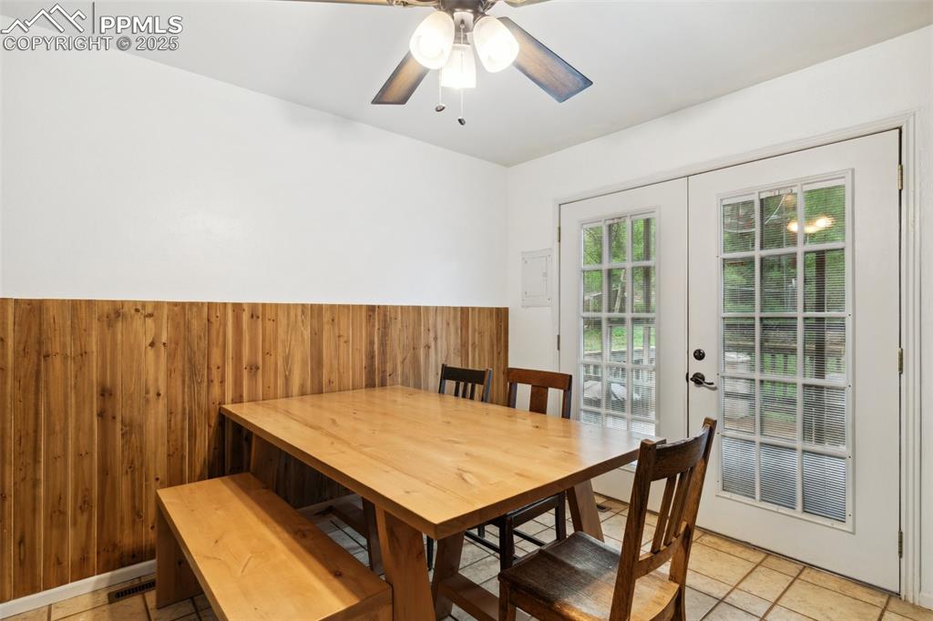 Image 13 of 48: Dining Area