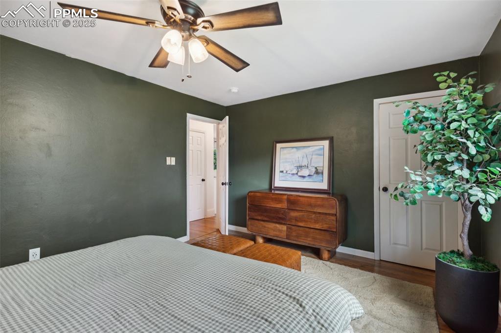 Image 21 of 48: Bedroom