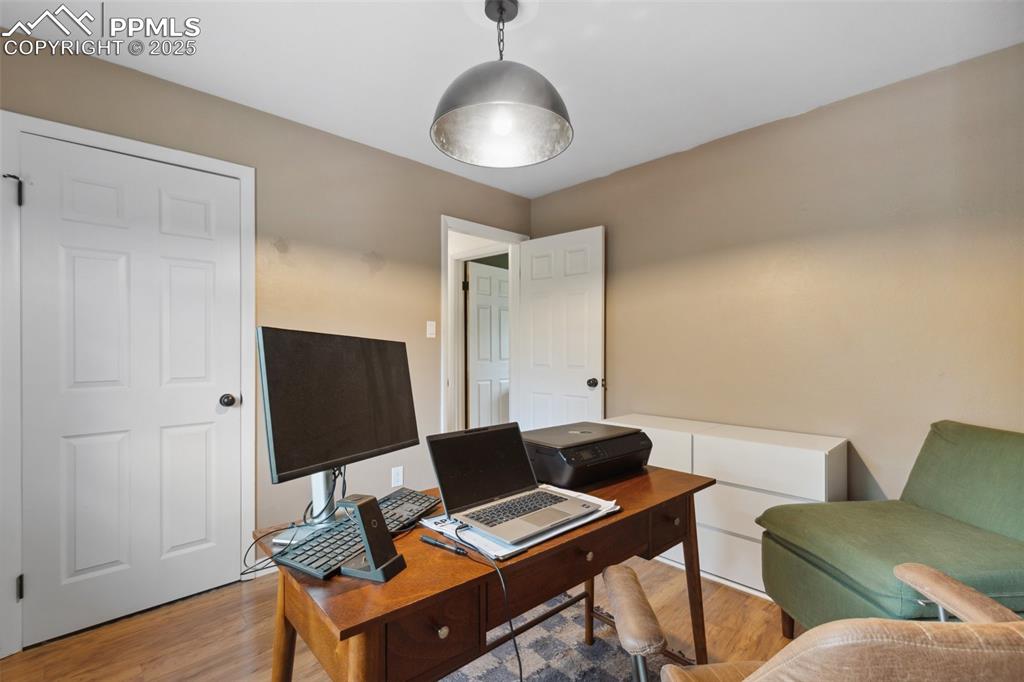 Image 23 of 48: Office