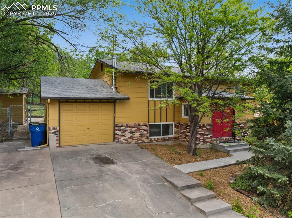 Image 3 of 48: Front of Structure