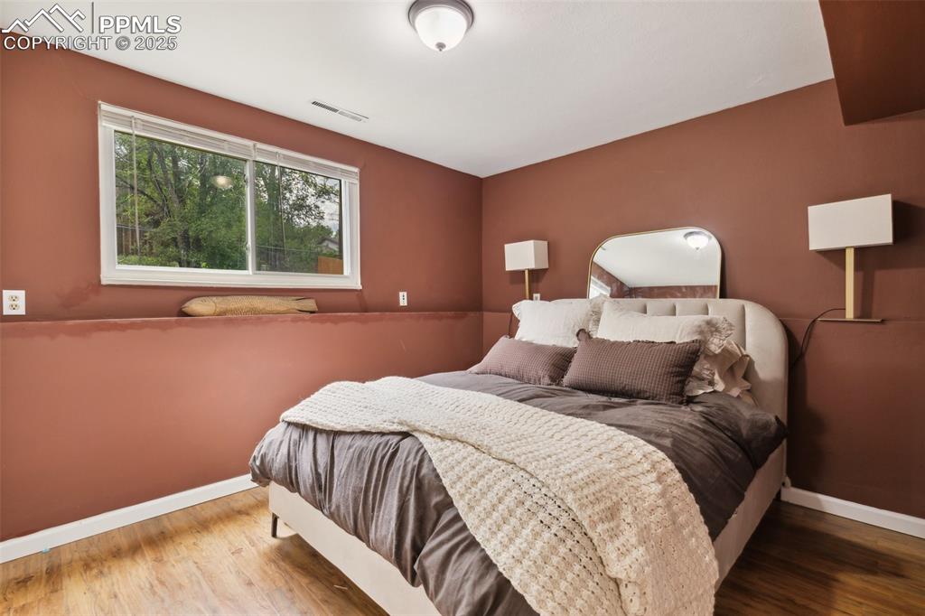 Image 31 of 48: Bedroom