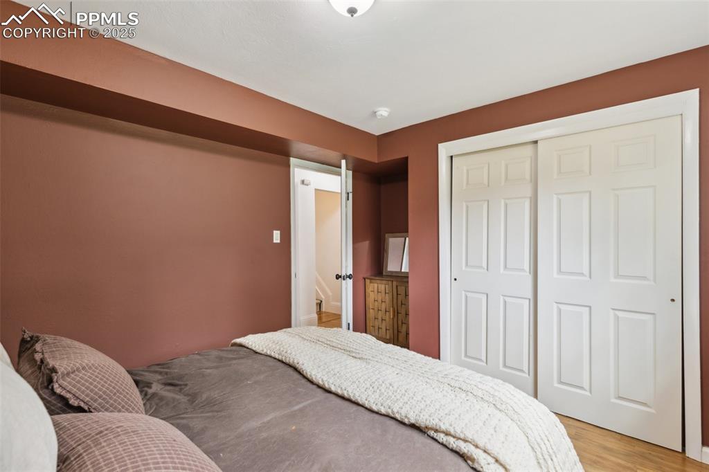 Image 32 of 48: Bedroom