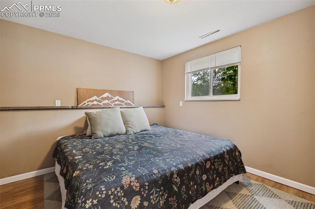 Image 33 of 48: Bedroom