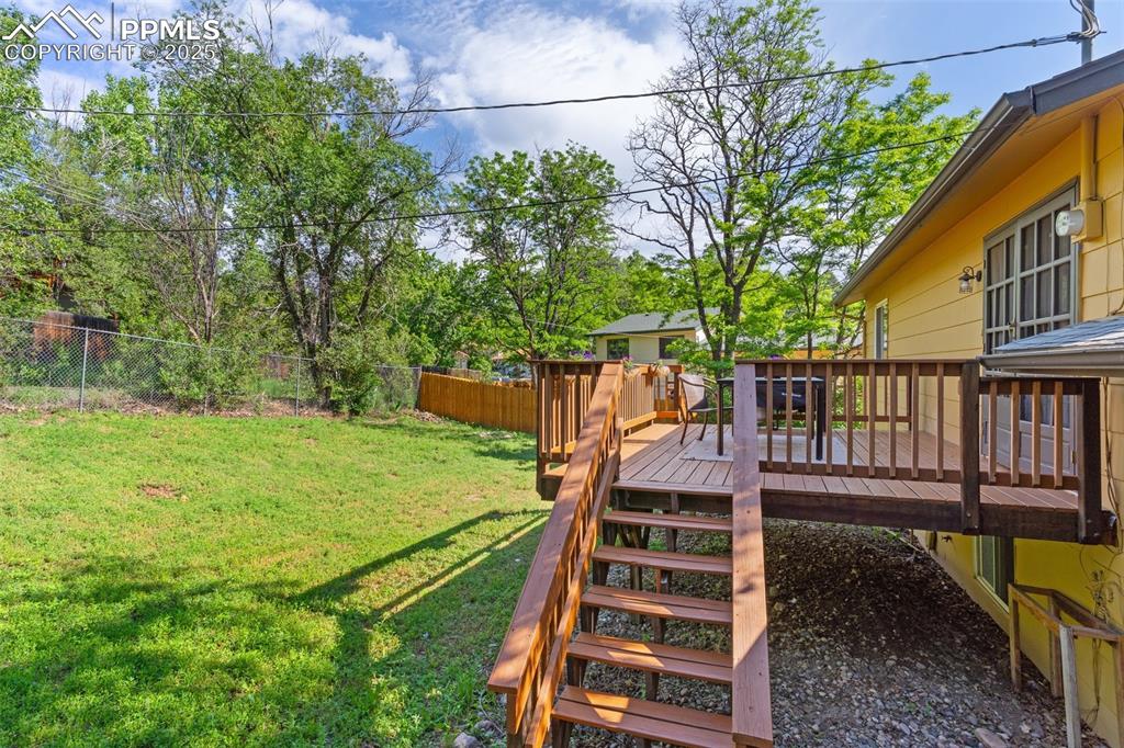 Image 44 of 48: Yard