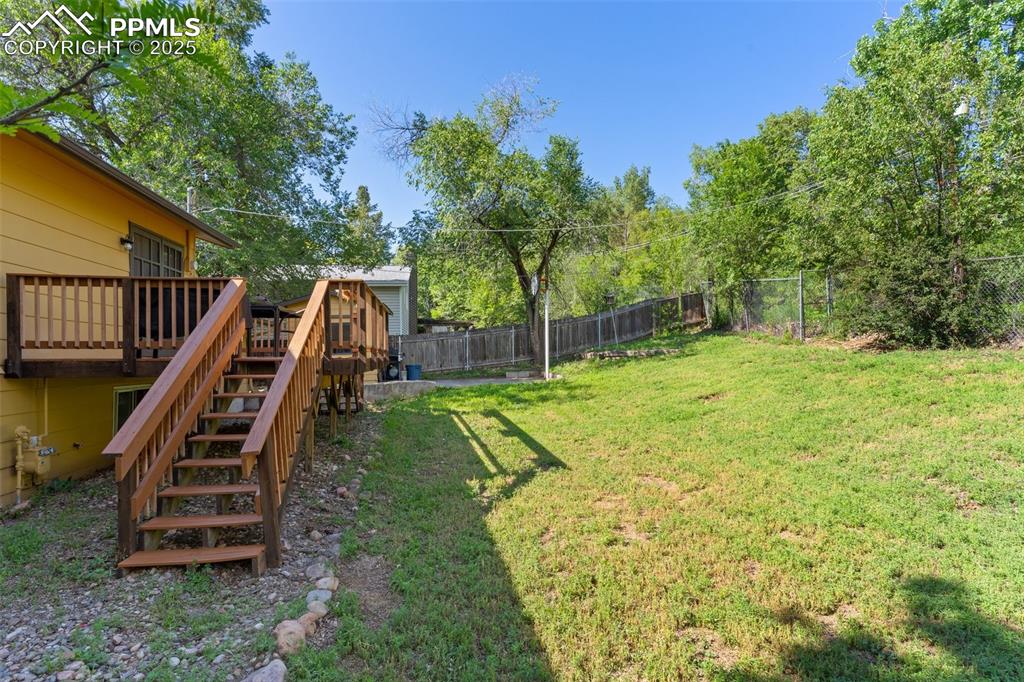 Image 45 of 48: Yard