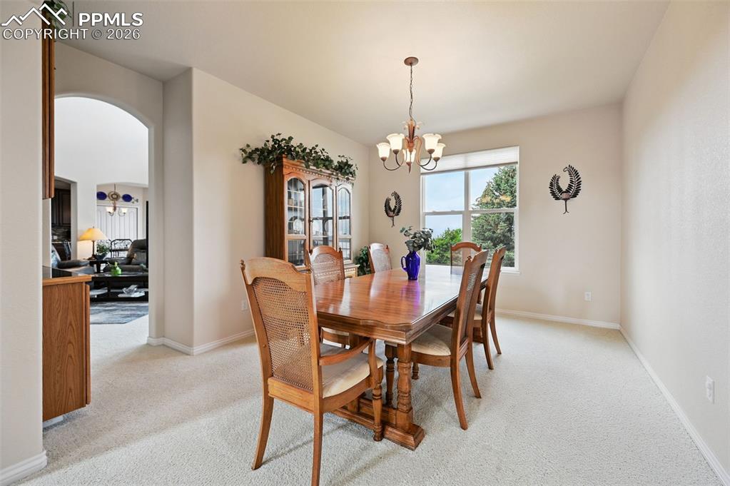 Image 13 of 50: Dining Area