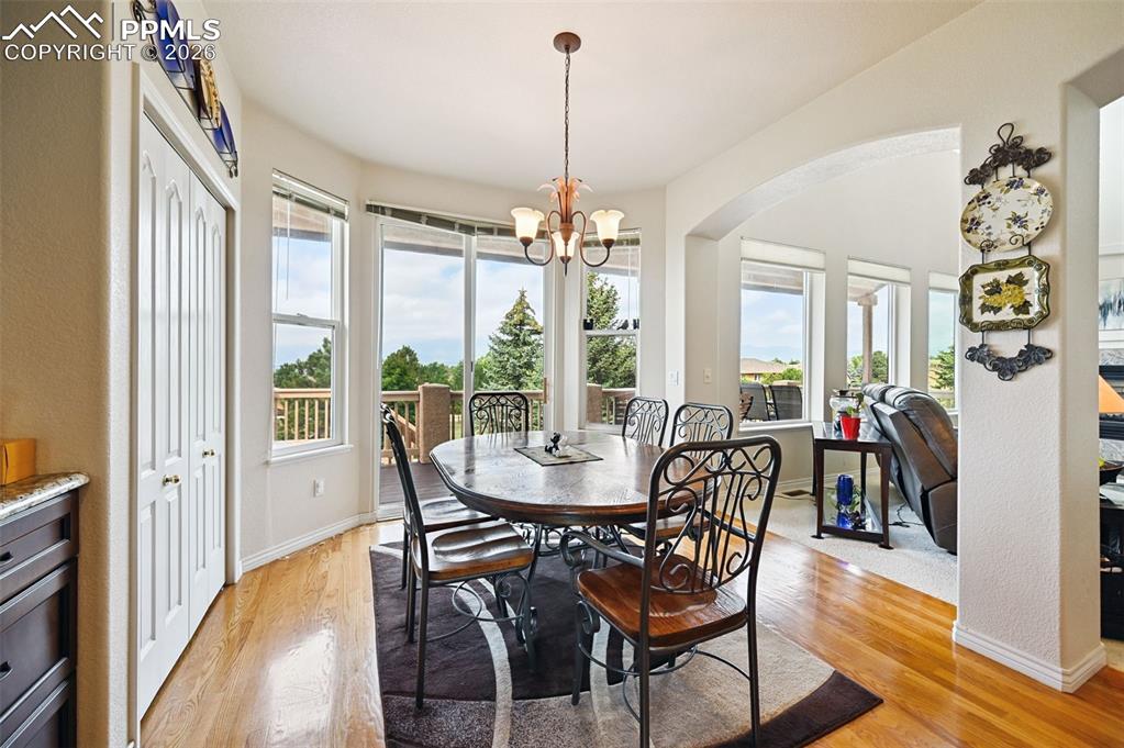 Image 22 of 50: Dining Area