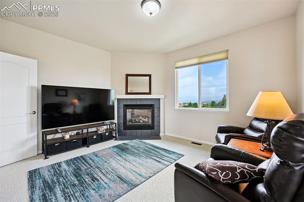 Image 26 of 50: Living Room