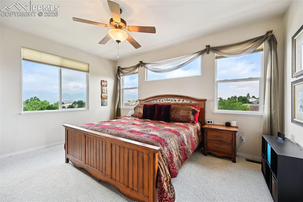 Image 28 of 50: Bedroom