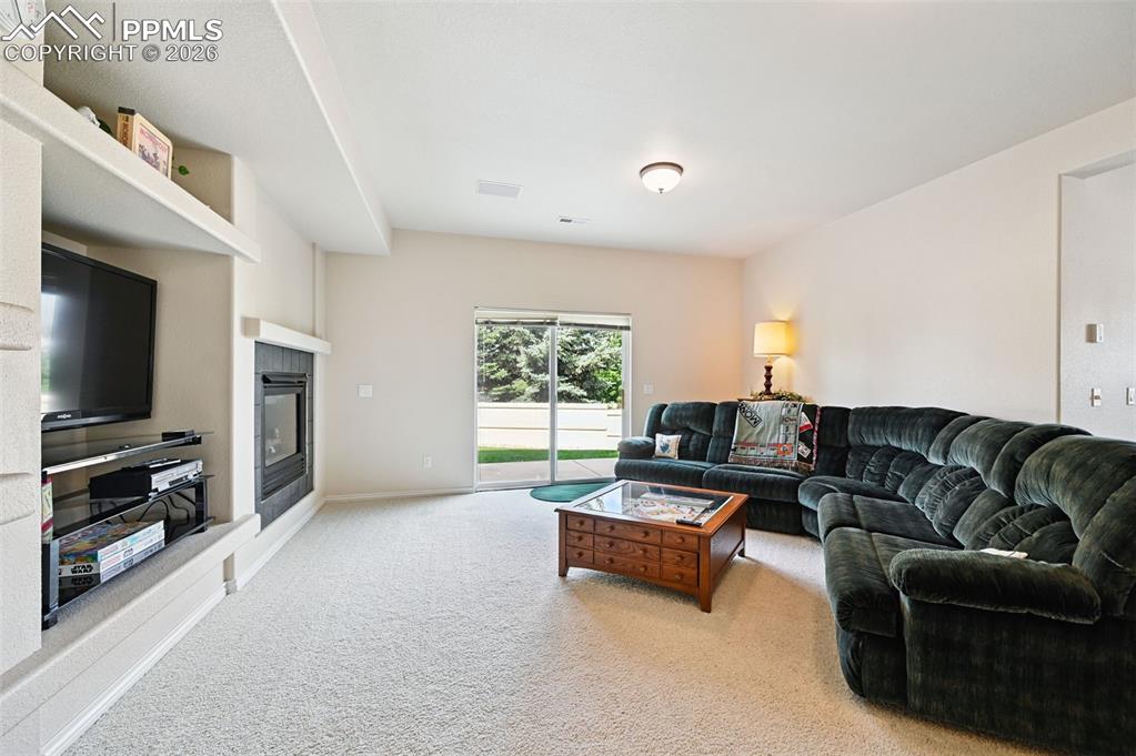 Image 39 of 50: Living Room