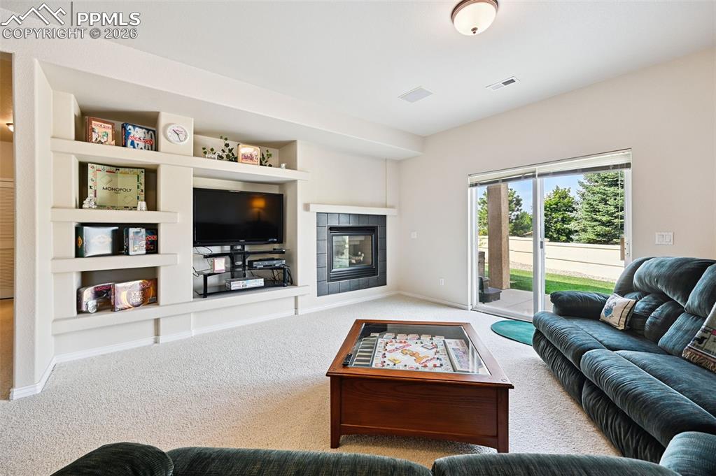 Image 40 of 50: Living Room