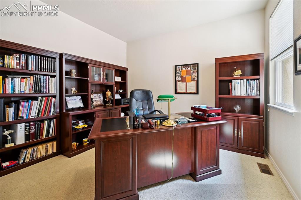 Image 8 of 50: Office