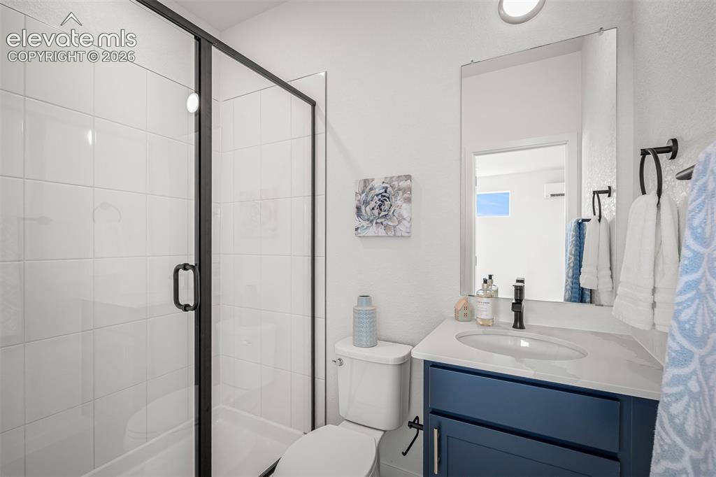 Image 33 of 38: Bathroom