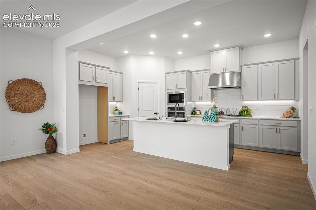 Image 4 of 38: Kitchen