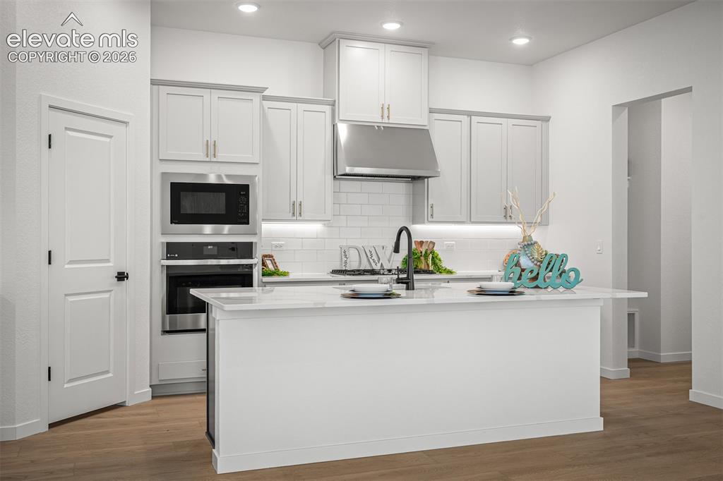 Image 5 of 38: Kitchen