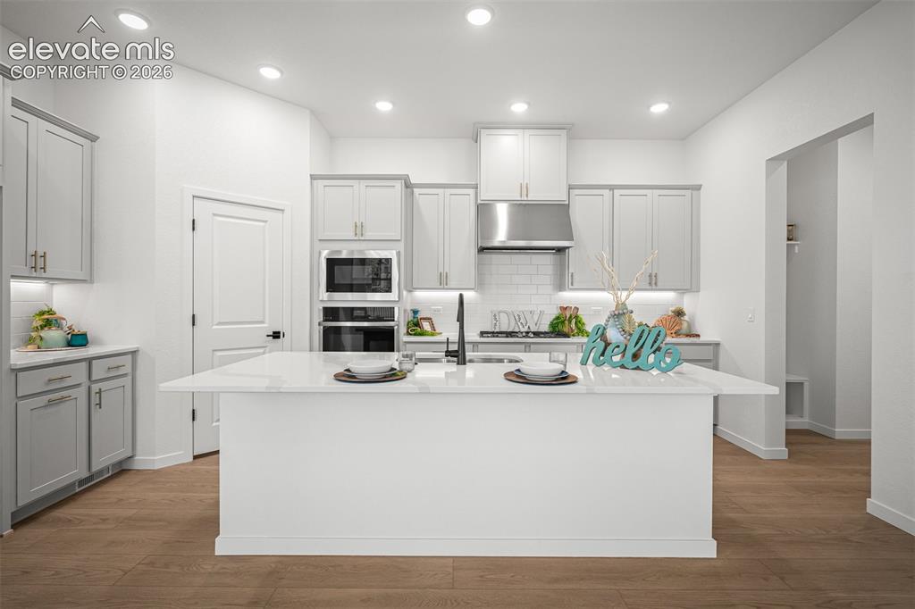 Image 6 of 38: Kitchen