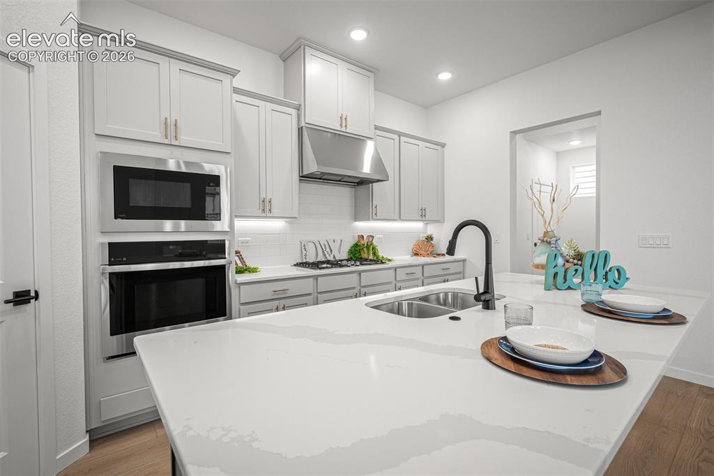 Image 7 of 38: Kitchen