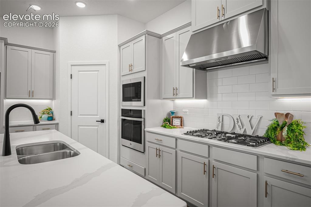 Image 8 of 38: Kitchen