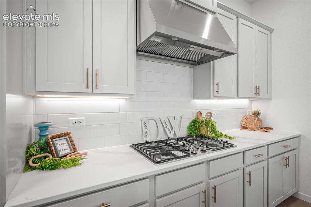 Image 9 of 38: Kitchen
