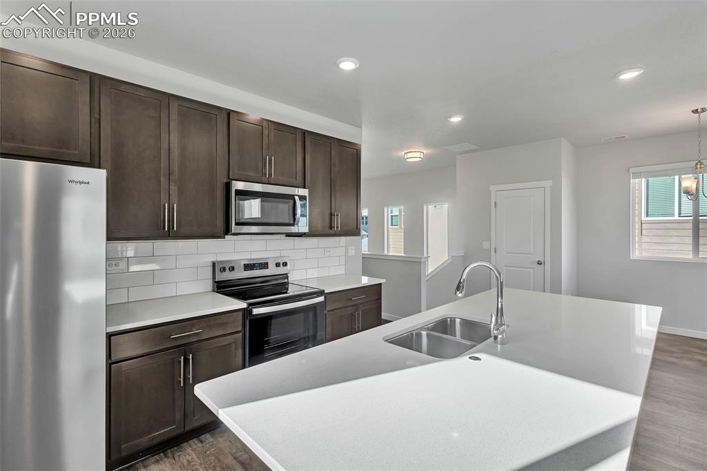 Image 17 of 30: Upper level unit