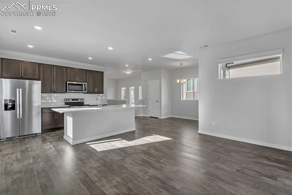 Image 18 of 30: Upper level unit